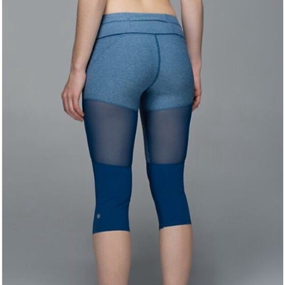 LULULEMON ~  Poseidon Blue Mesh Training Tough Crop Leggings Size 8 - Picture 2 of 8